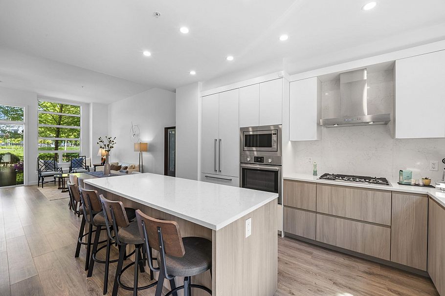 153 2060 Curling Road North Vancouver, BC - 1