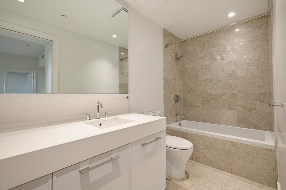 218 3220 Connaught Crescent North Vancouver, BC - 12