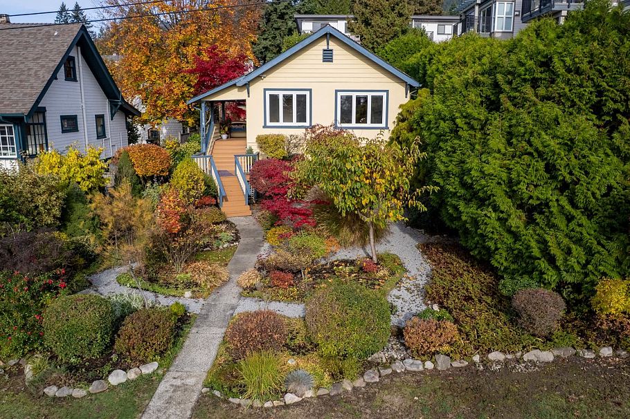 114 W Kings Road North Vancouver, BC - 2