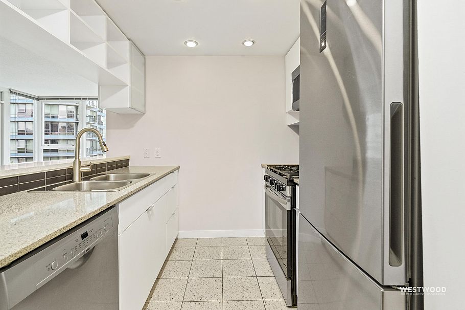 808 939 Expo Boulevard Vancouver, BC - 13