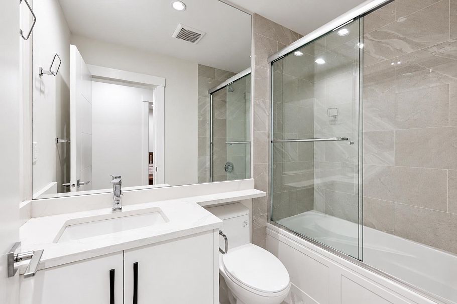 344 E 21 Street North Vancouver, BC - 31