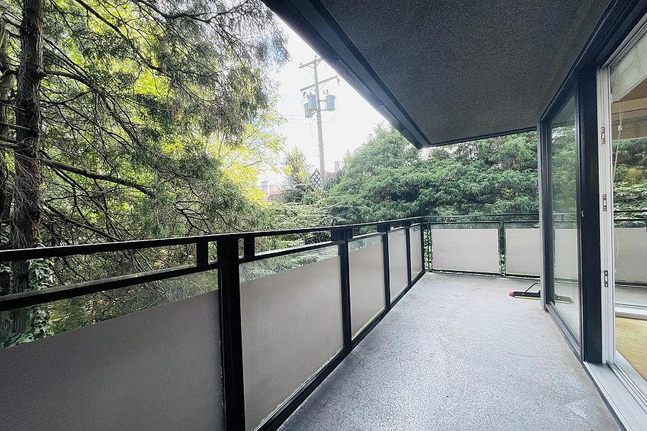 404 1405 W 15th Avenue Vancouver, BC - 17