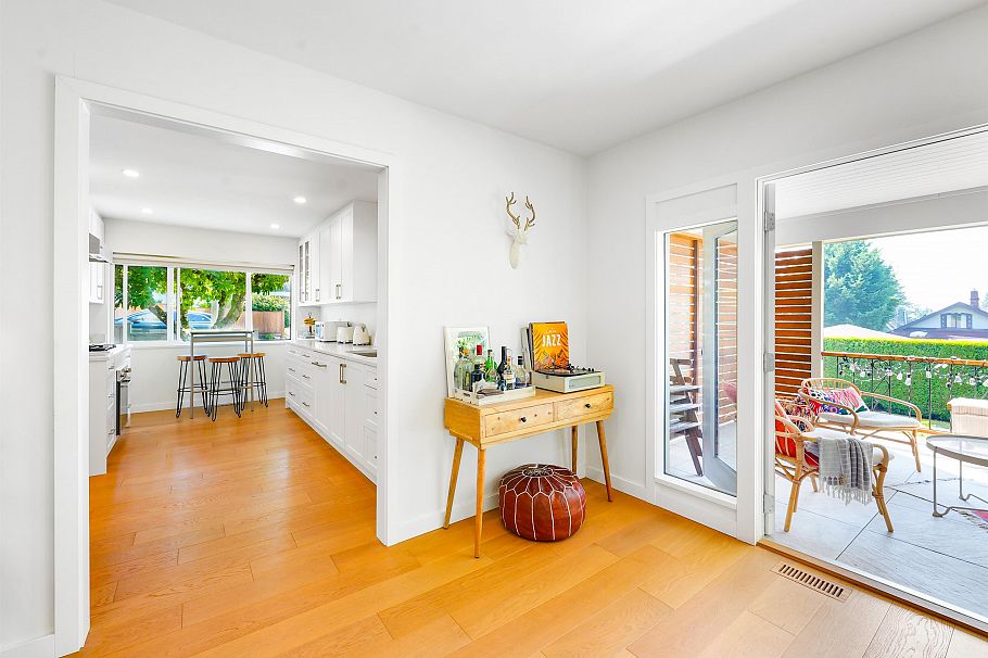 3277 Chesterfield Avenue North Vancouver, BC - 33