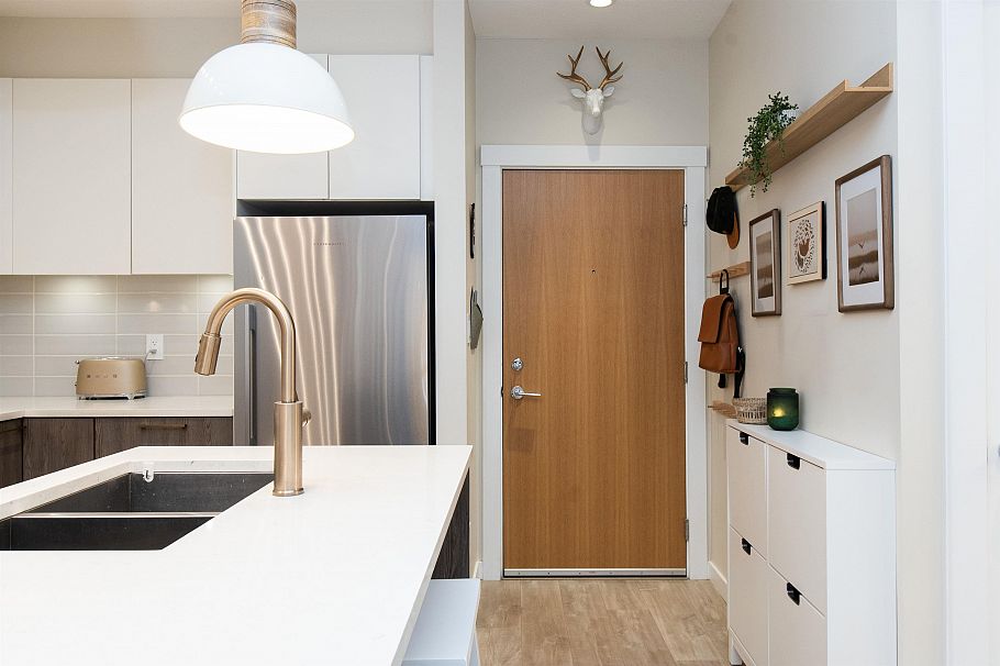 111 615 E 3rd Street North Vancouver, BC - 20
