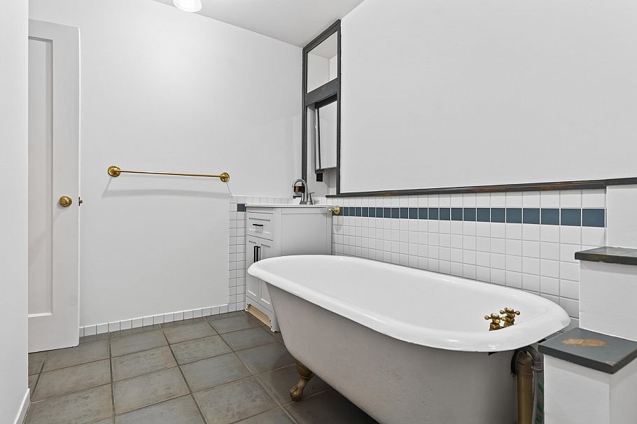 1371 Borthwick Road North Vancouver, BC - 17