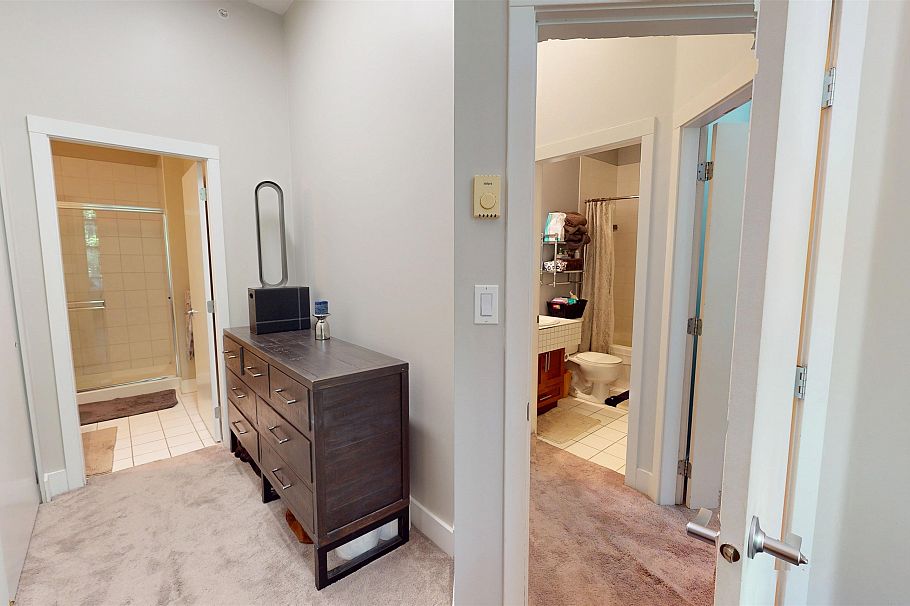 357 E 11th Avenue Vancouver, BC - 18