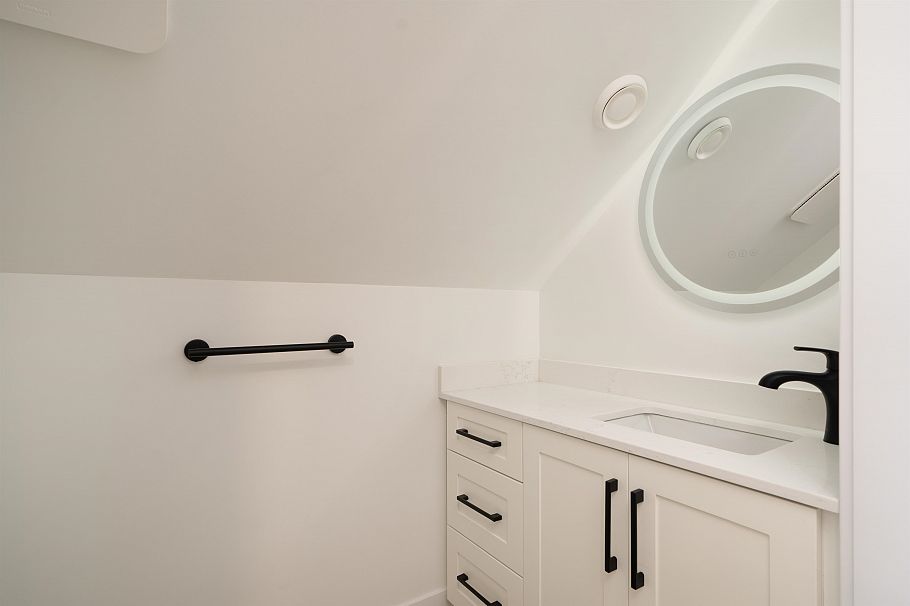 4830 Duchess Street Vancouver, BC - 18