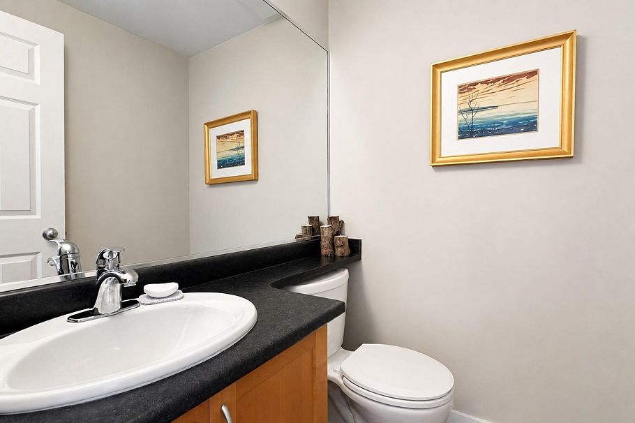 13 915 Tobruck Avenue North Vancouver, BC - 24