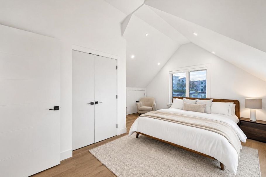1907 E 40th Avenue Vancouver, BC - 10