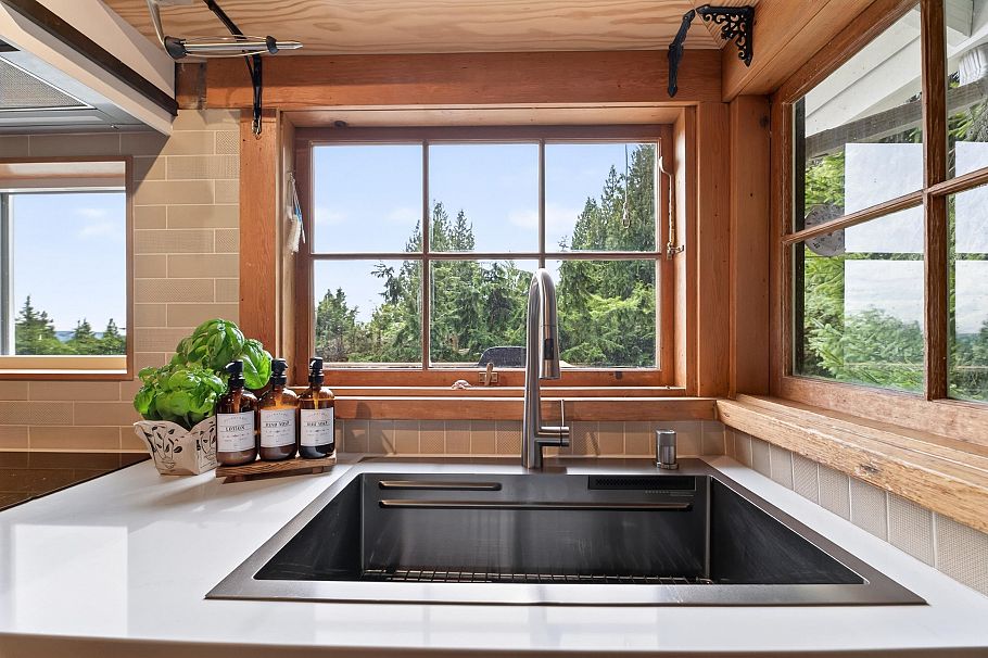 1371 Borthwick Road North Vancouver, BC - 8