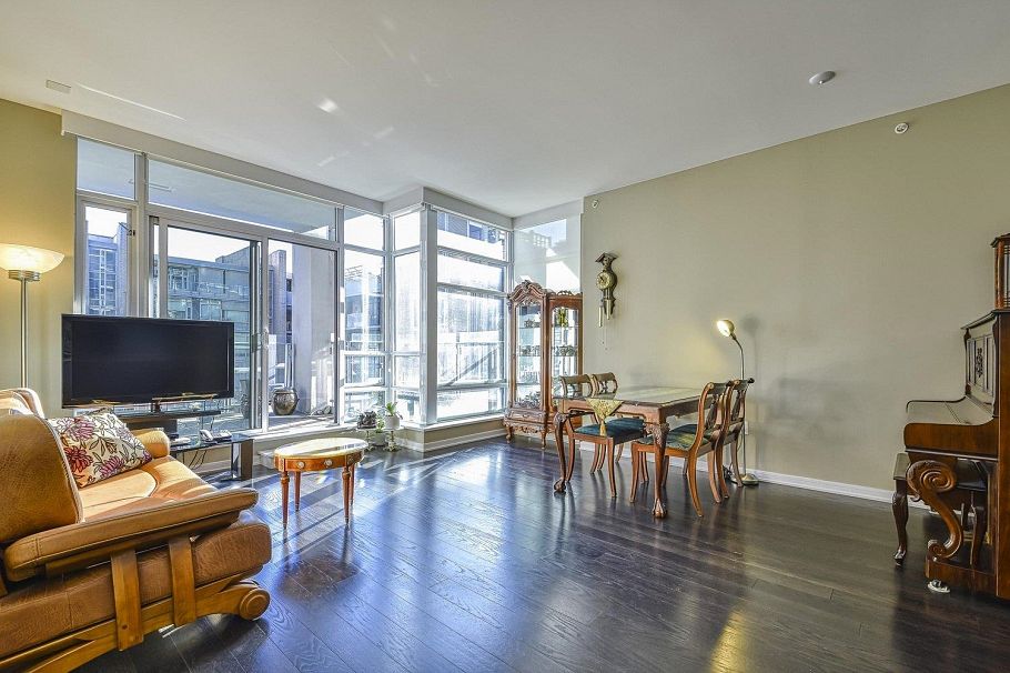 310 1616 Columbia Street Vancouver, BC - 2