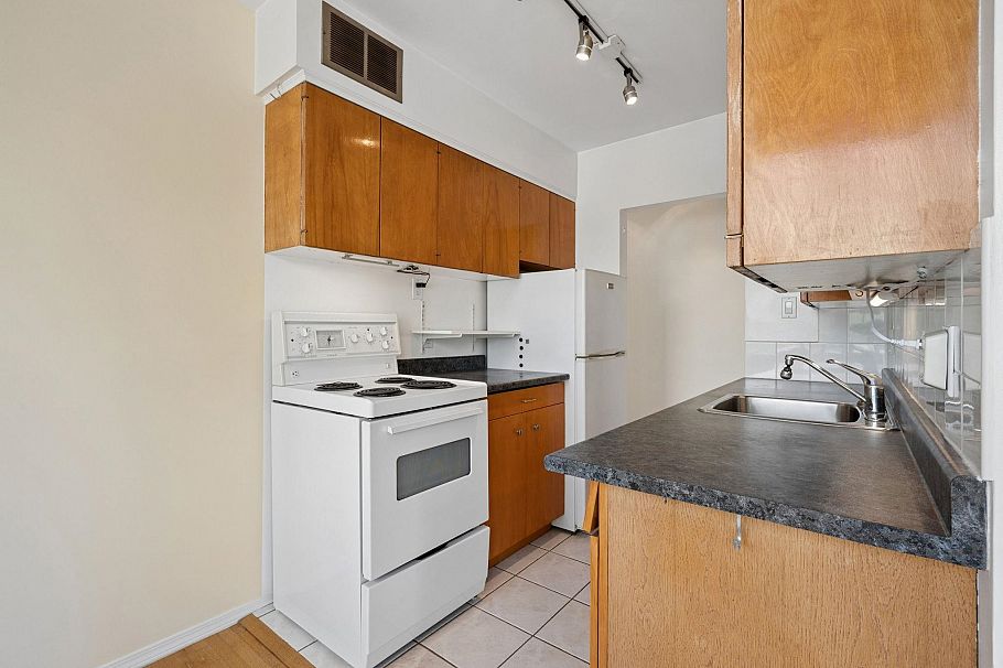 401 1315 Cardero Street Vancouver, BC - 16
