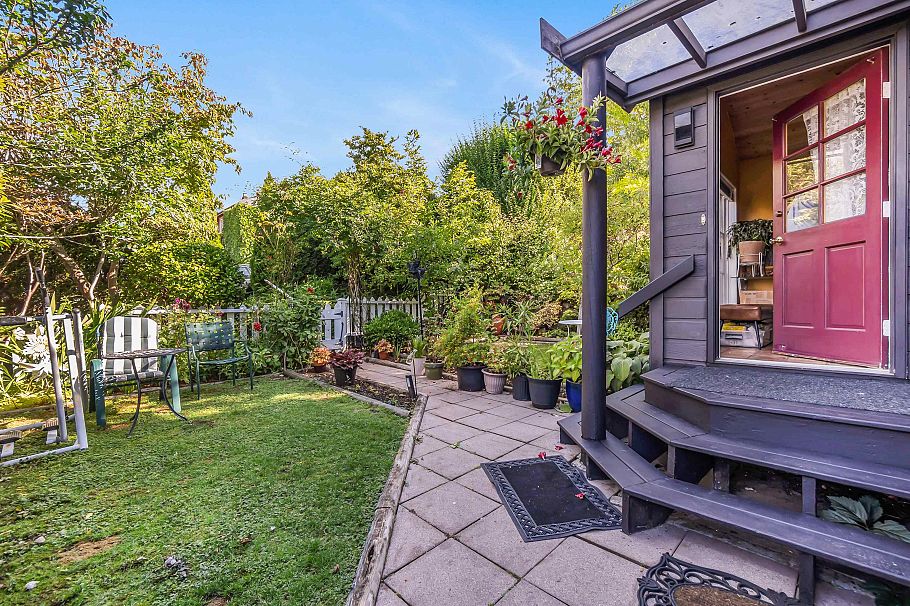 319 E 27th Street North Vancouver, BC - 34