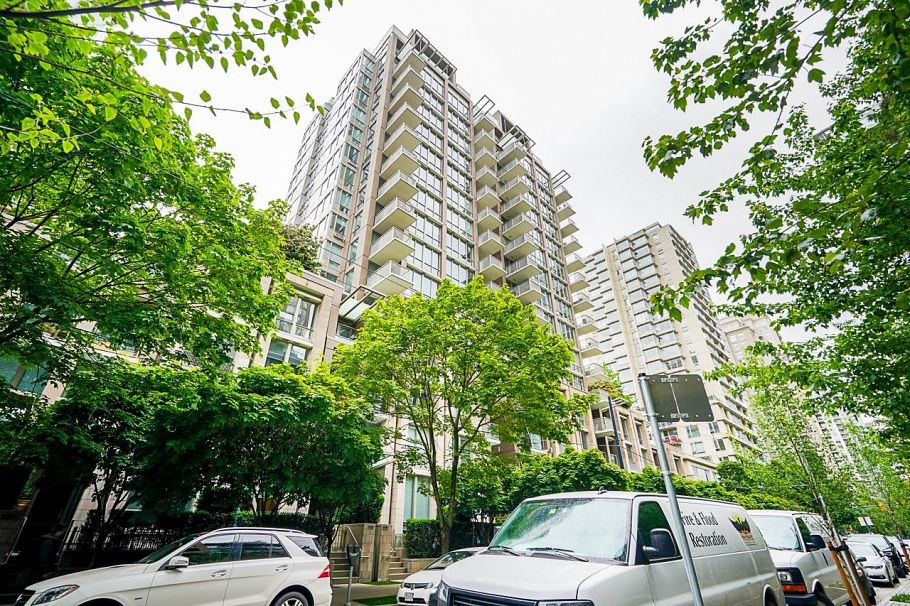 210 1055 Richards Street Vancouver, BC - 2