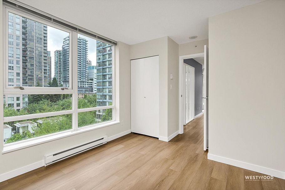 808 939 Expo Boulevard Vancouver, BC - 10