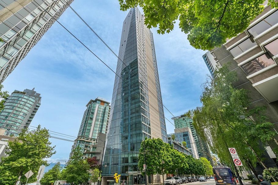 702 1499 W Pender Street Vancouver, BC - 26