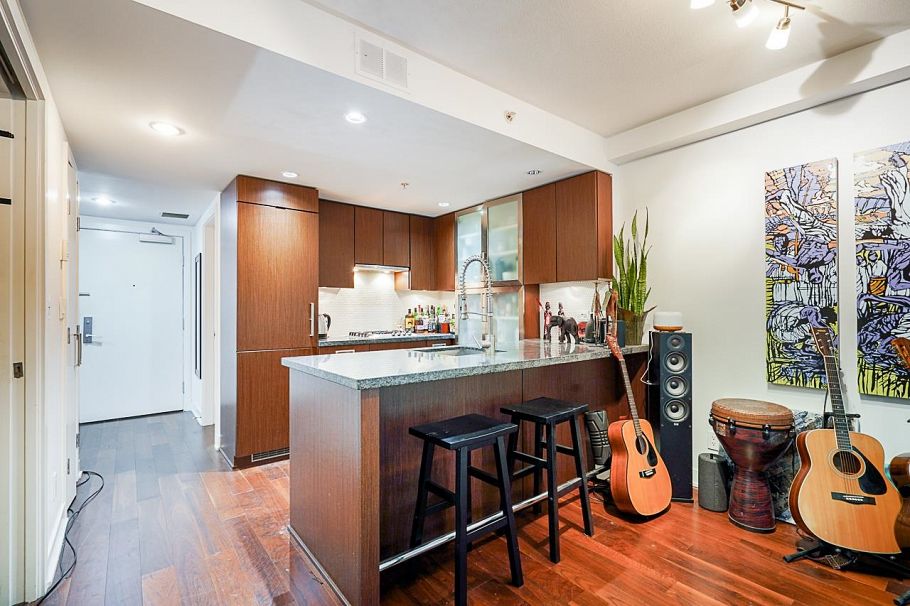 210 1055 Richards Street Vancouver, BC - 9