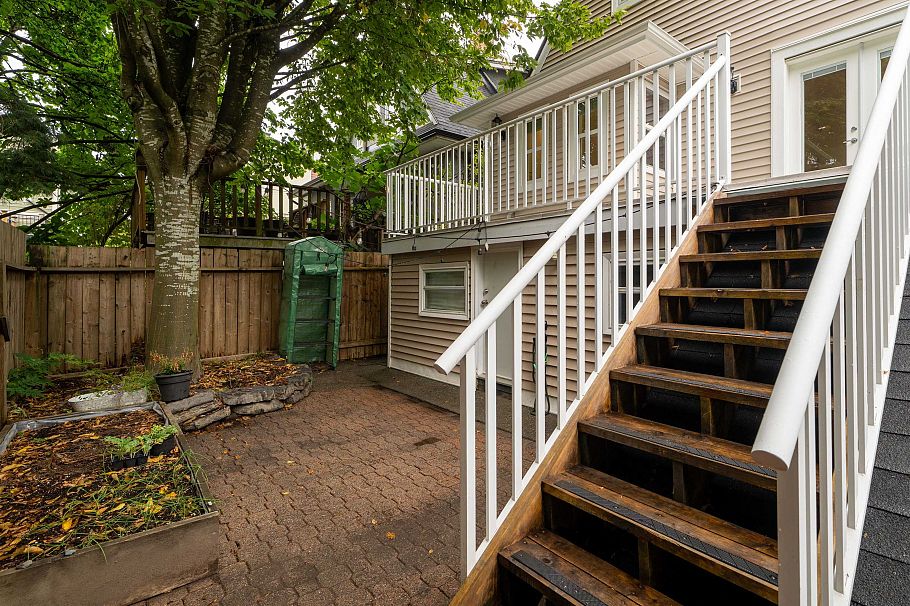 2537 Woodland Drive Vancouver, BC - 37