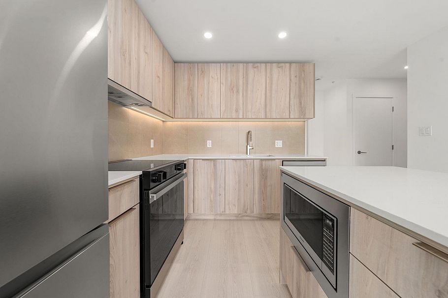 404 3594 Malsum Drive North Vancouver, BC - 9
