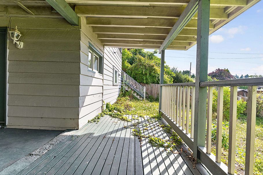 341 W 24th Street North Vancouver, BC - 31