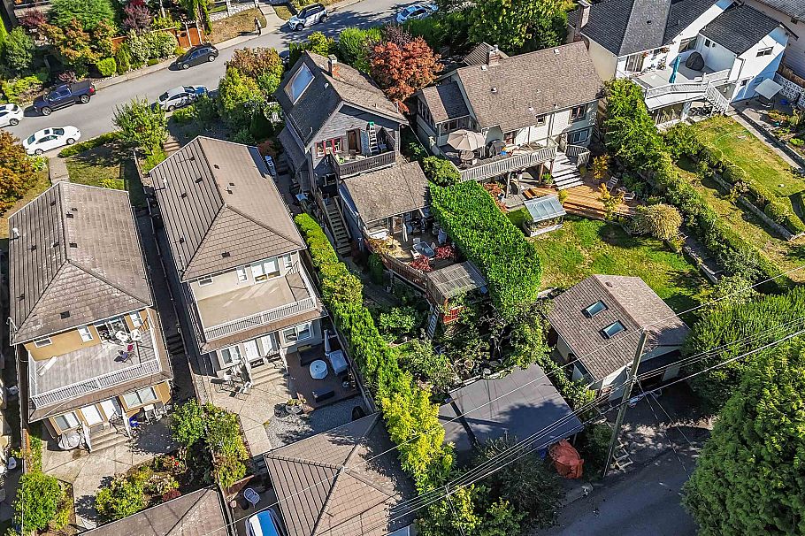 319 E 27th Street North Vancouver, BC - 5