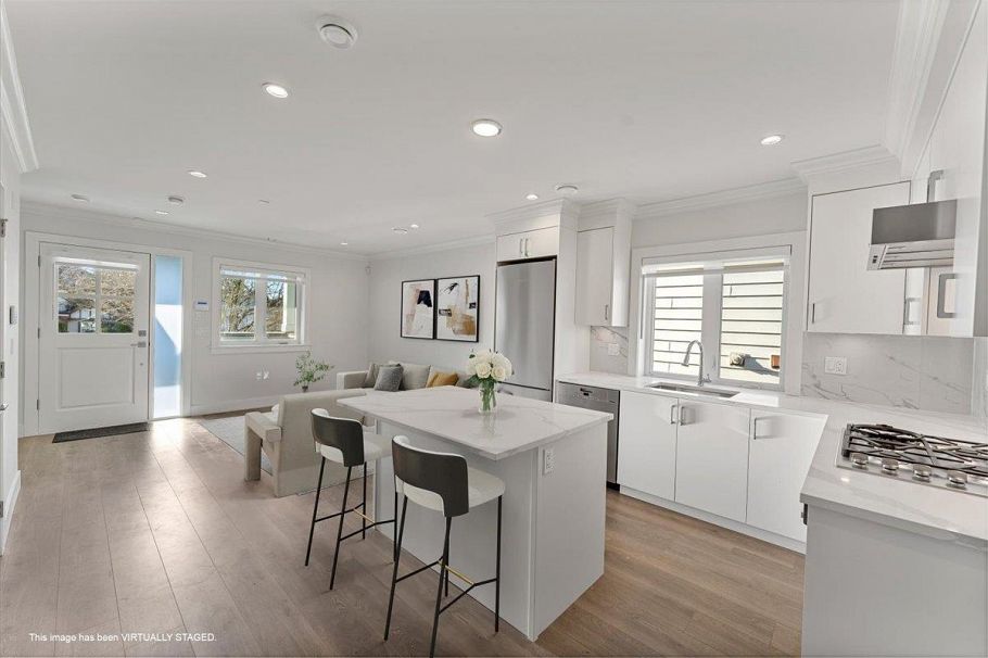 2227 W 16th Avenue Vancouver, BC - 8