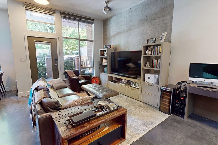 357 E 11th Avenue Vancouver, BC - 2