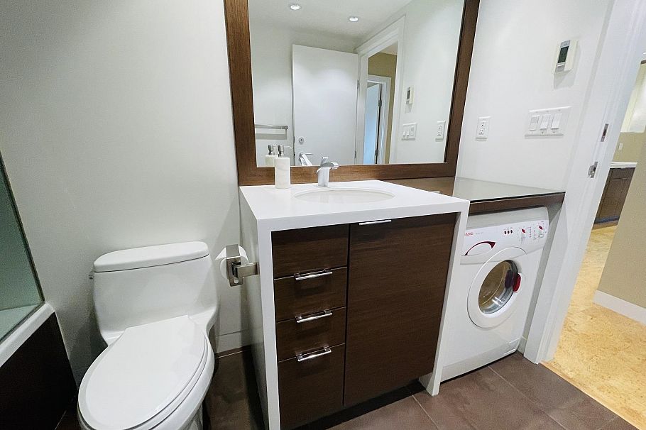 404 1405 W 15th Avenue Vancouver, BC - 12