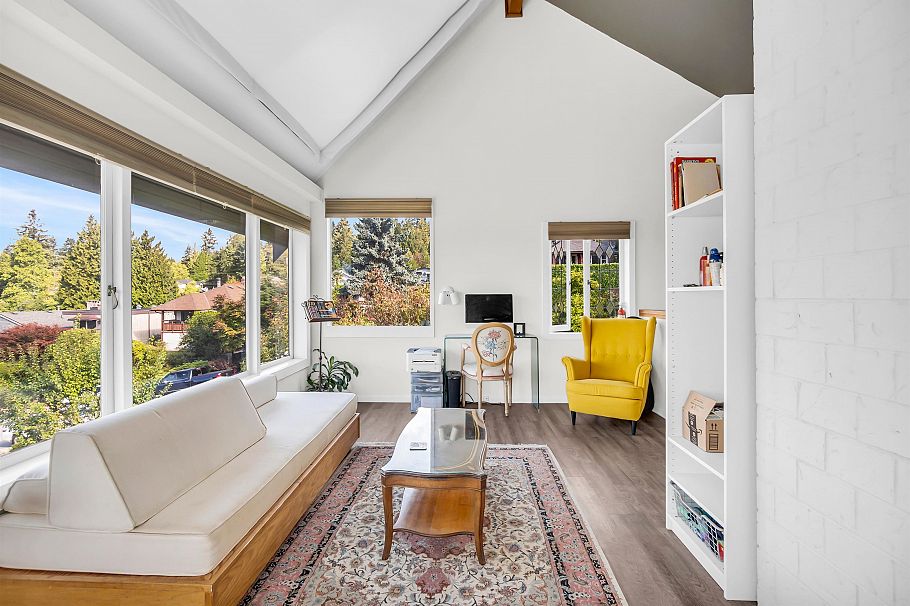 319 E 27th Street North Vancouver, BC - 11