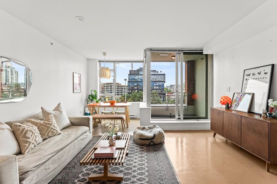 715 221 Union Street Vancouver, BC - 1