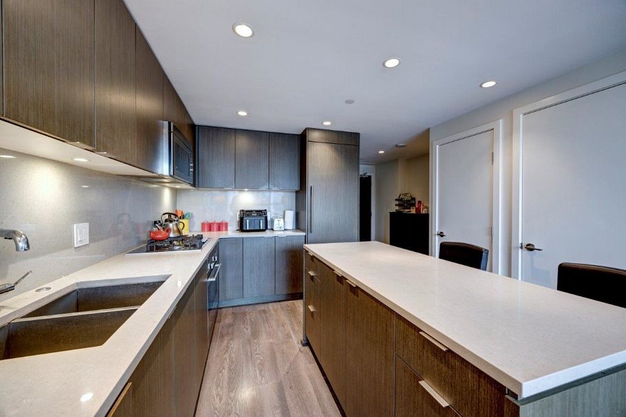 908 125 E 14th Street North Vancouver, BC - 4