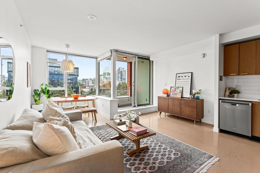715 221 Union Street Vancouver, BC - 4