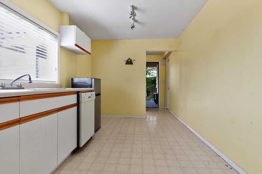 341 W 24th Street North Vancouver, BC - 23