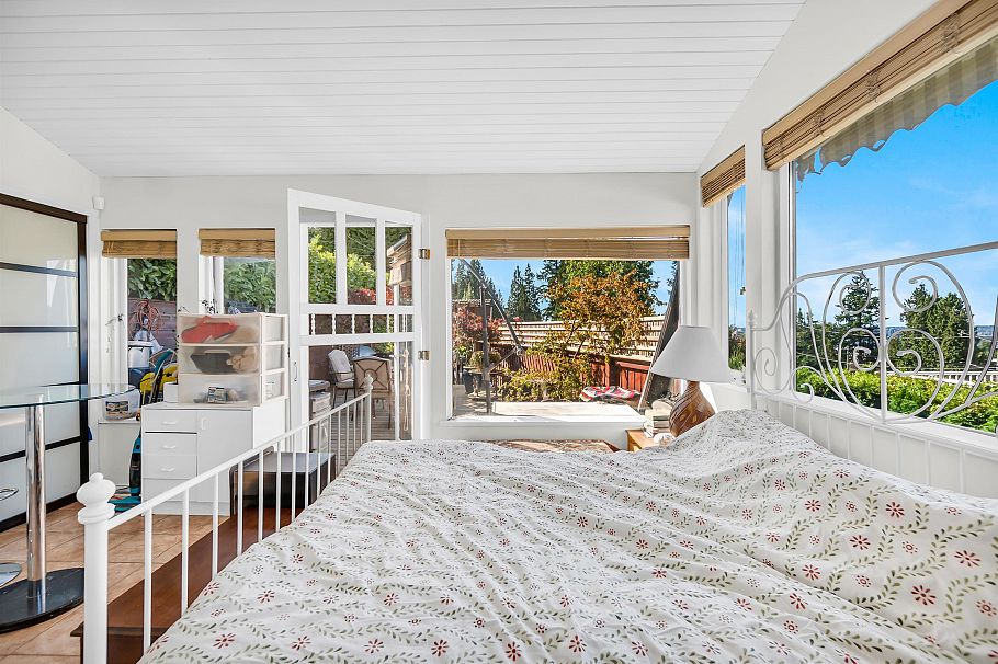 319 E 27th Street North Vancouver, BC - 29