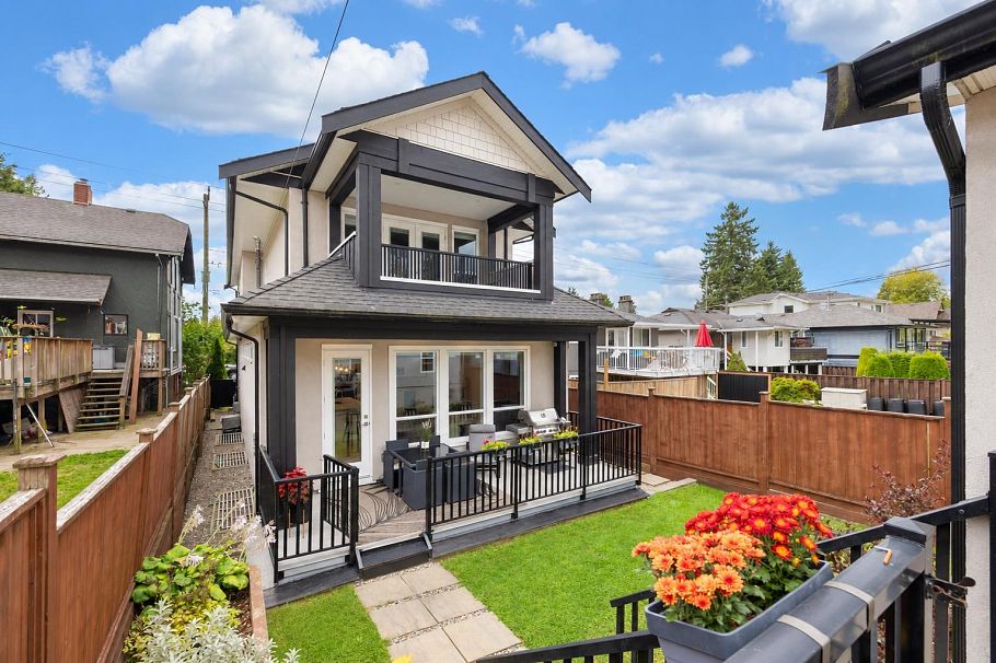 344 E 21 Street North Vancouver, BC - 36