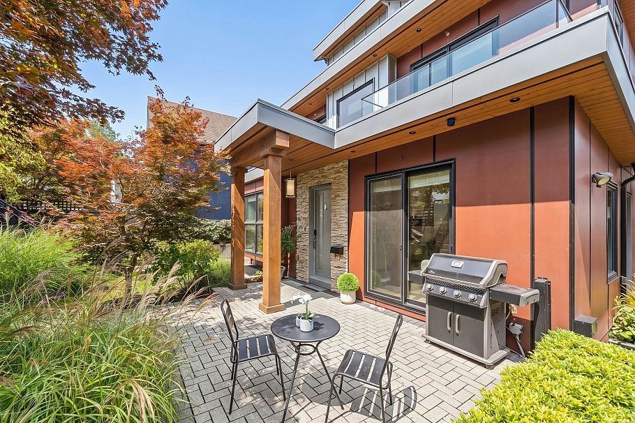 2 233 W 5th Street North Vancouver, BC - 1