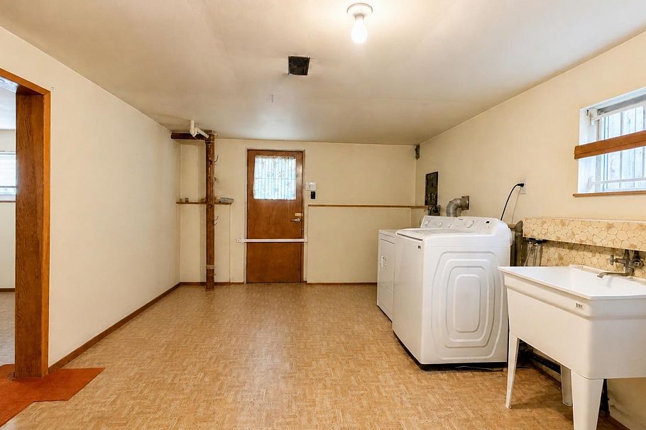 817 W 64th Avenue Vancouver, BC - 31