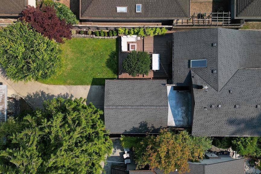 1218 W 22nd Street North Vancouver, BC - 31