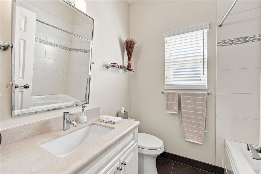 3493 Oxford Street Vancouver, BC - 21