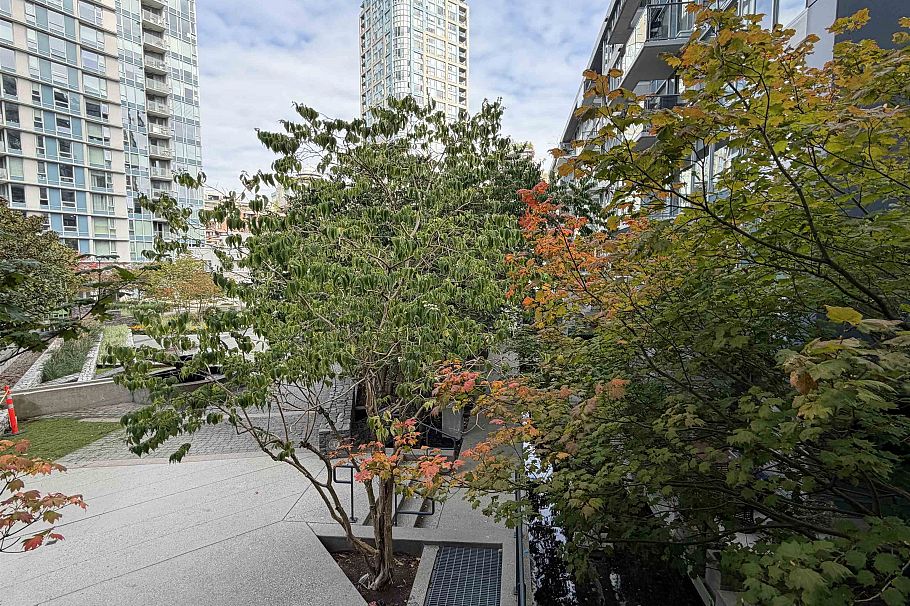 301 689 Abbott Street Vancouver, BC - 33