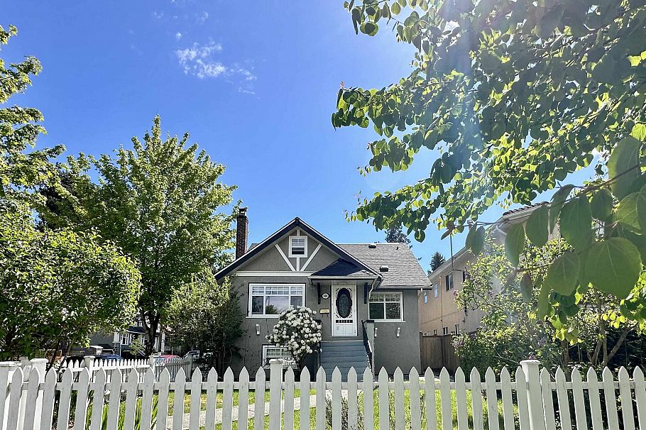 404 W 18th Avenue Vancouver, BC - 3