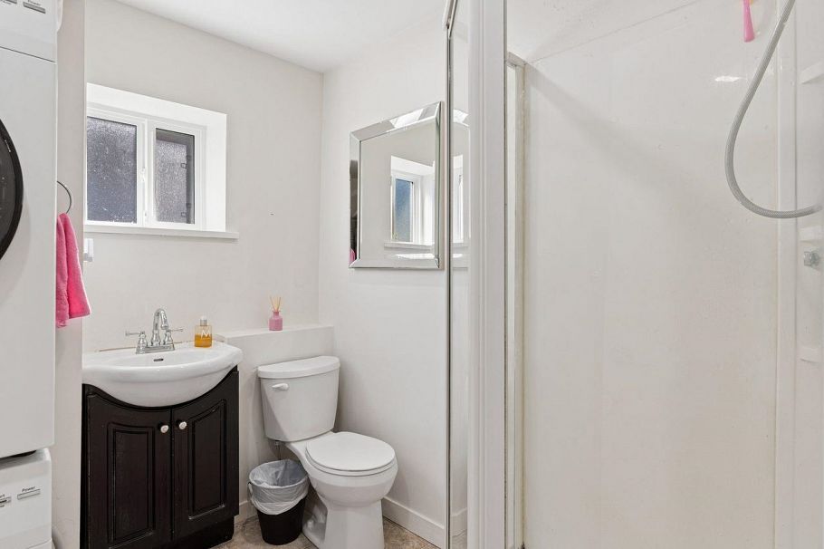 3006 E Georgia Street Vancouver, BC - 24