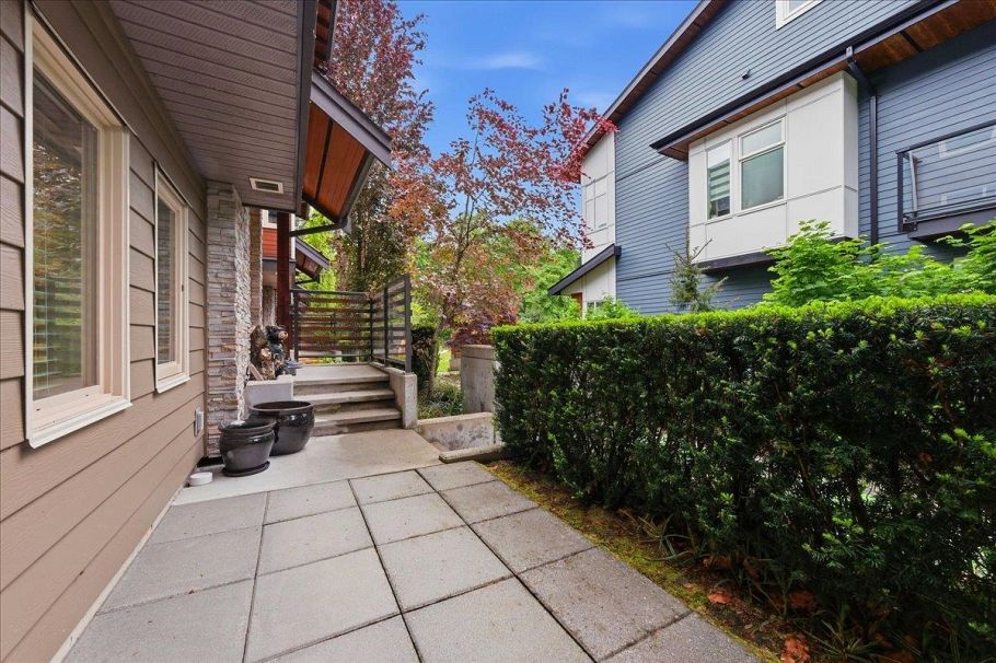 24 897 Premier Street North Vancouver, BC - 2