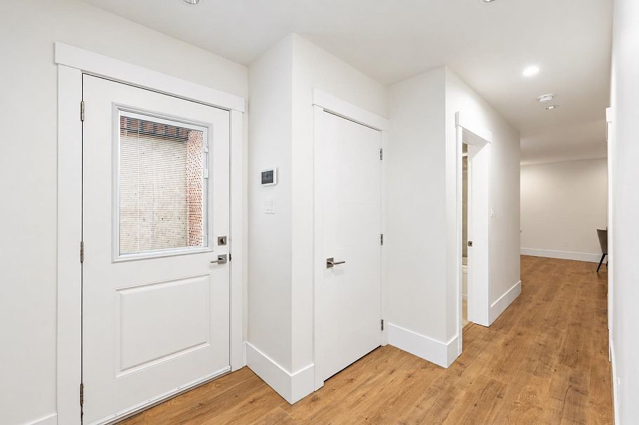 344 E 21 Street North Vancouver, BC - 25