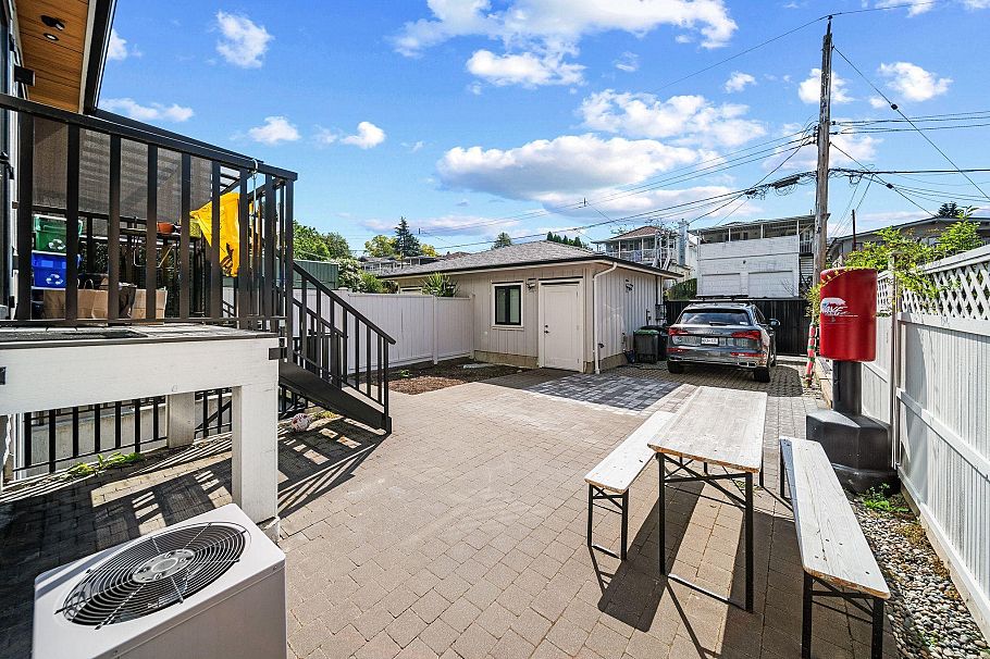 1438 E 17th Avenue Vancouver, BC - 23