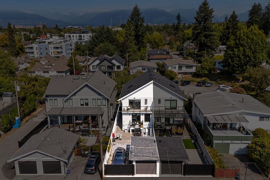 1438 E 17th Avenue Vancouver, BC - 27