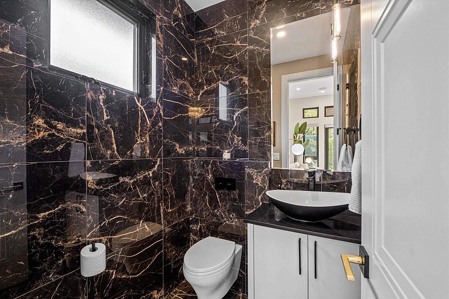 1126 Heywood Street North Vancouver, BC - 24