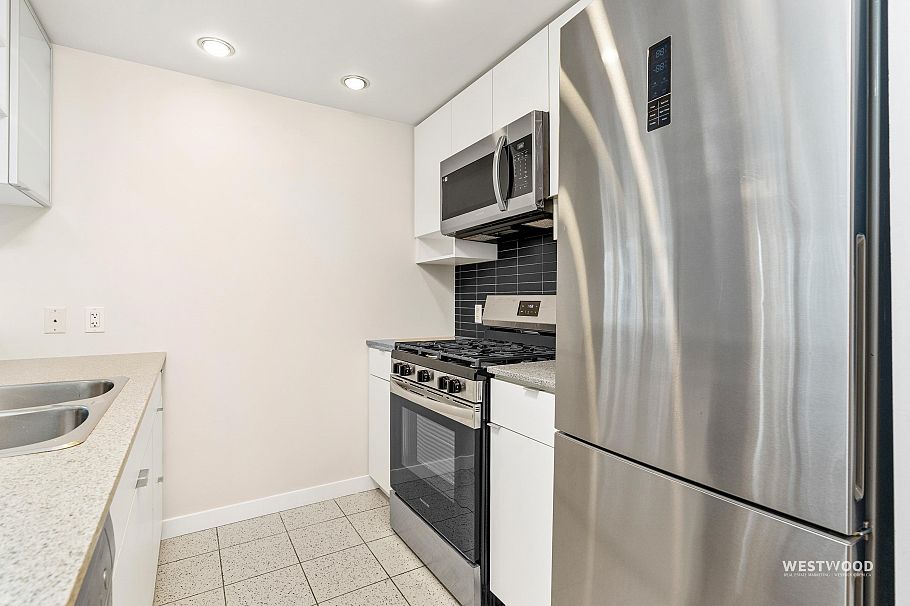 808 939 Expo Boulevard Vancouver, BC - 14