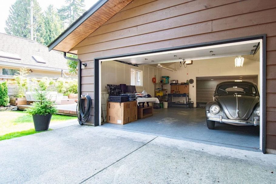 1218 W 22nd Street North Vancouver, BC - 29