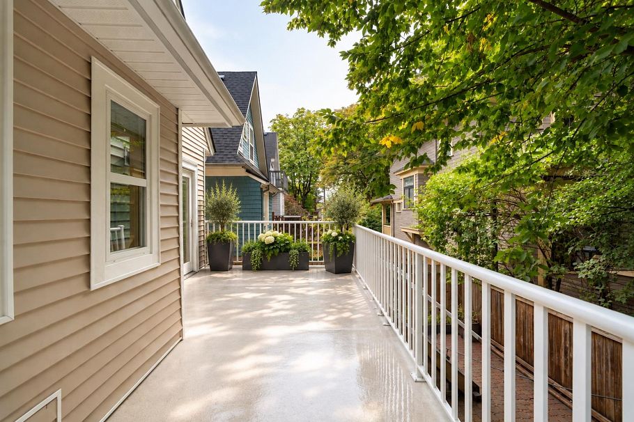 2537 Woodland Drive Vancouver, BC - 35